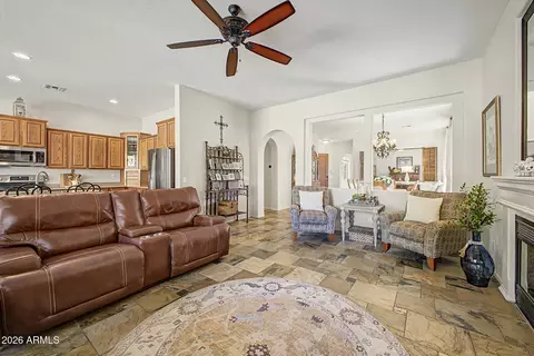 Living - 3018 W Eagle Claw Dr, Phoenix, AZ 85086 photo 1 of 3