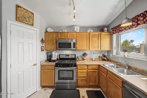 Kitchen - 9255 Ellis St, Mesa, AZ 85207 photo 3 of 3