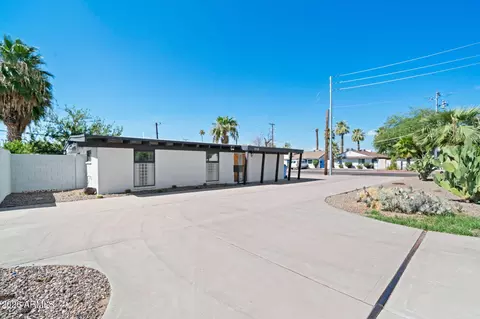 Exterior - 1003 E Bethany Home Rd, Phoenix, AZ 85014 photo 2 of 8