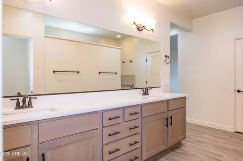 Bath - 6345 E Red Oak Cir, Hereford, AZ 85615 photo 4 of 7