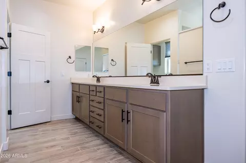 Bath - 6345 E Red Oak Cir, Hereford, AZ 85615 photo 3 of 7