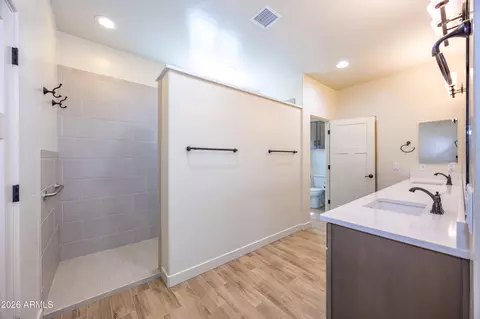 Bath - 6345 E Red Oak Cir, Hereford, AZ 85615 photo 2 of 7
