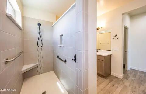 Bath - 6345 E Red Oak Cir, Hereford, AZ 85615 photo 1 of 7