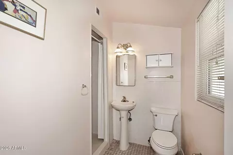 Bath - 6151 N 9th Ave, Phoenix, AZ 85013 photo 2 of 2