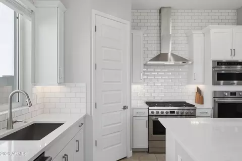 Kitchen - 6035 E Quail Ave, Phoenix, AZ 85054 photo 4 of 4