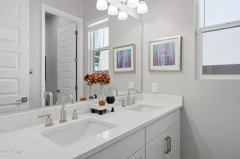 Bath - 6035 E Quail Ave, Phoenix, AZ 85054 photo 5 of 5