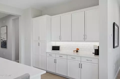 Kitchen - 6035 E Quail Ave, Phoenix, AZ 85054 photo 3 of 4