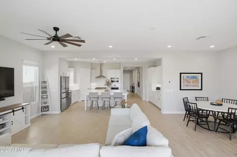 Entry Way - 6035 E Quail Ave, Phoenix, AZ 85054 photo 1 of 2