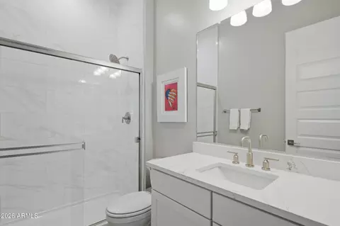 Bath - 6035 E Quail Ave, Phoenix, AZ 85054 photo 3 of 5