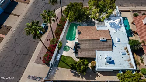 View/Area - 2068 E Cairo Dr, Tempe, AZ 85282 photo 2 of 12