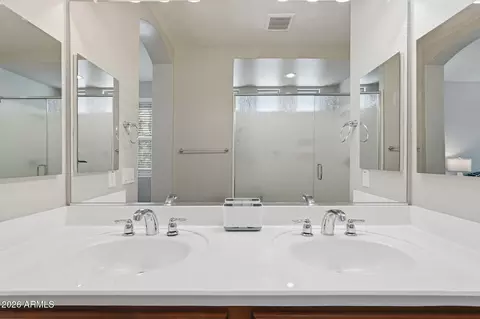 Bath - 4350 E Jesse St, Gilbert, AZ 85295 photo 2 of 5