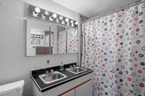 Bath - 1833 E Roma Ave, Phoenix, AZ 85016 photo 1 of 1