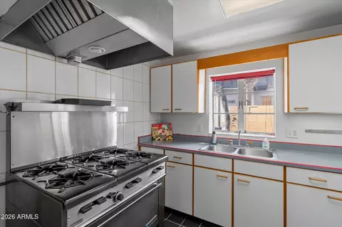 Kitchen - 1833 E Roma Ave, Phoenix, AZ 85016 photo 1 of 3