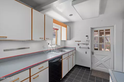 Kitchen - 1833 E Roma Ave, Phoenix, AZ 85016 photo 3 of 3