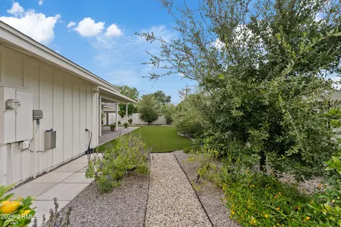 Exterior - 4010 E Coolidge St, Phoenix, AZ 85018 photo 9 of 11