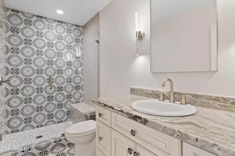 Bath - 4010 E Coolidge St, Phoenix, AZ 85018 photo 4 of 5