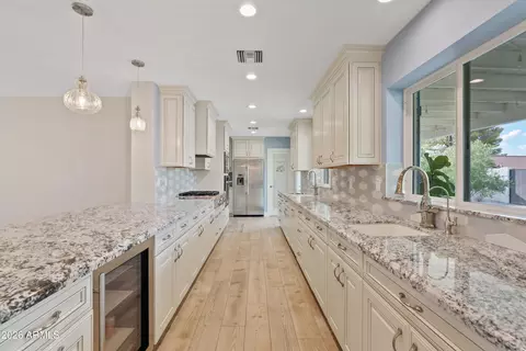 Kitchen - 4010 E Coolidge St, Phoenix, AZ 85018 photo 3 of 4