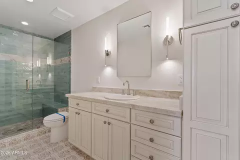 Bath - 4010 E Coolidge St, Phoenix, AZ 85018 photo 5 of 5