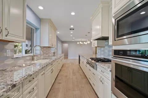 Kitchen - 4010 E Coolidge St, Phoenix, AZ 85018 photo 4 of 4