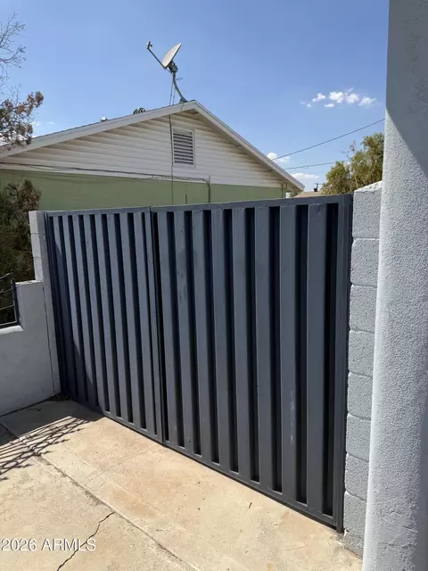 6952 W Wolf St, Phoenix, AZ 85033 photo 2