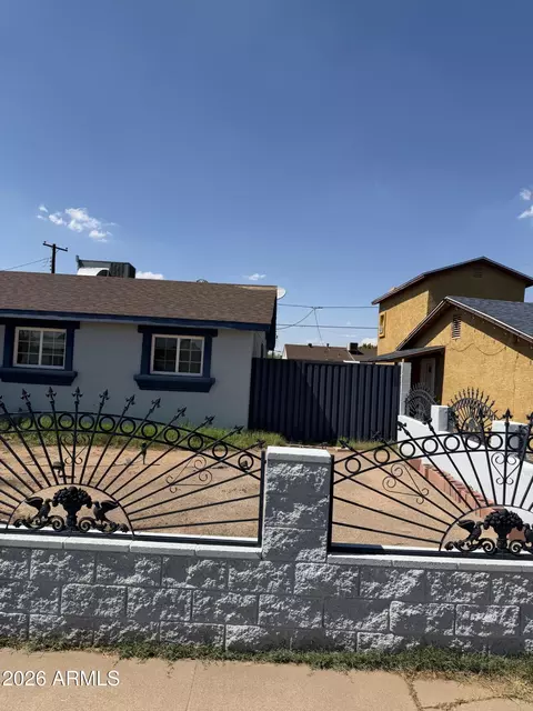6952 W Wolf St, Phoenix, AZ 85033 photo 4