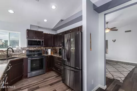 Kitchen - 4112 E Tanglewood Dr, Phoenix, AZ 85048 photo 3 of 3