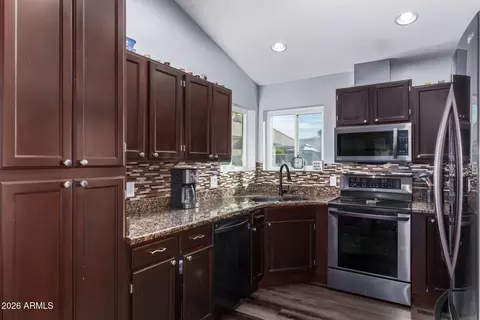 Kitchen - 4112 E Tanglewood Dr, Phoenix, AZ 85048 photo 1 of 3