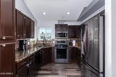 Kitchen - 4112 E Tanglewood Dr, Phoenix, AZ 85048 photo 2 of 3