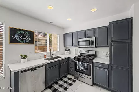 Kitchen - 16633 S 28th Pl, Phoenix, AZ 85048 photo 1 of 2