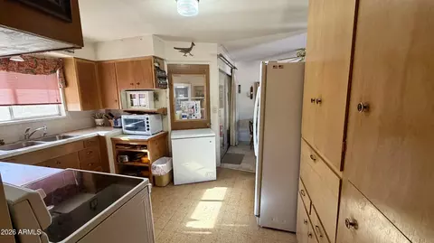 Kitchen - 650 S Cornwall Dr, Apache Junction, AZ 85120 photo 2 of 3