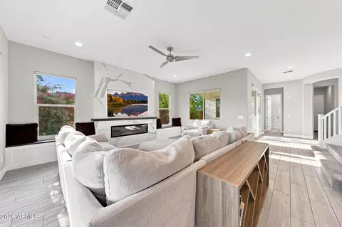 Living - 3409 E Cashman Dr, Phoenix, AZ 85050 photo 4 of 4