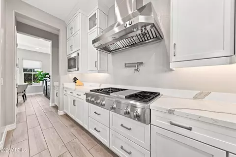 Kitchen - 3409 E Cashman Dr, Phoenix, AZ 85050 photo 4 of 6