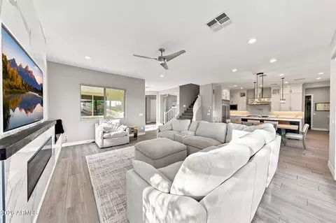 Living - 3409 E Cashman Dr, Phoenix, AZ 85050 photo 1 of 4