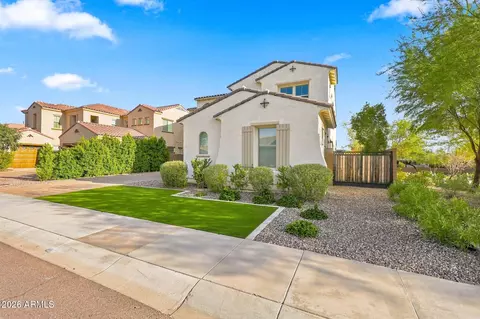 Exterior - 3409 E Cashman Dr, Phoenix, AZ 85050 photo 5 of 9