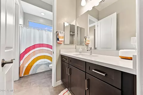 Bath - 3409 E Cashman Dr, Phoenix, AZ 85050 photo 4 of 5