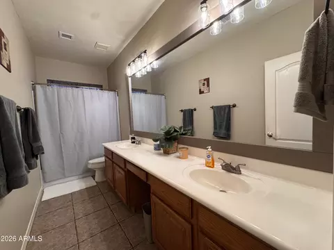 Bath - 320 W Leah Ave, Gilbert, AZ 85233 photo 8 of 10