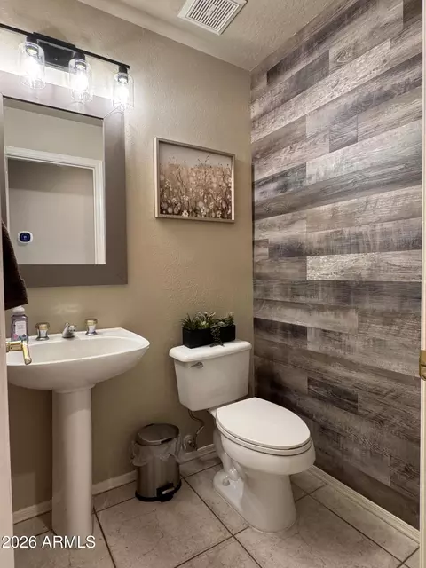 Bath - 320 W Leah Ave, Gilbert, AZ 85233 photo 2 of 10