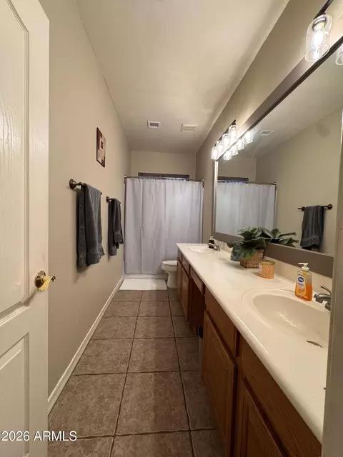 Bath - 320 W Leah Ave, Gilbert, AZ 85233 photo 7 of 10