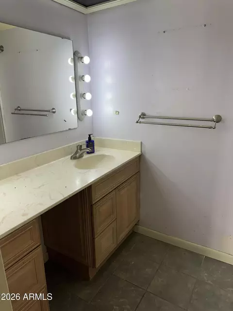 Bath - 3516 E Amelia Ave, Phoenix, AZ 85018 photo 1 of 1