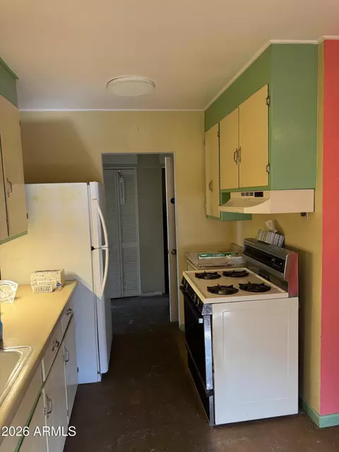 Kitchen - 3516 E Amelia Ave, Phoenix, AZ 85018 photo 1 of 2