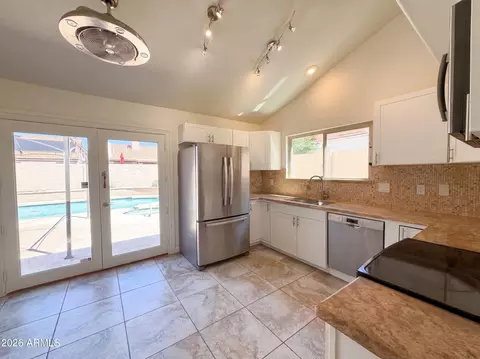 Kitchen - 3906 E Amberwood Dr, Phoenix, AZ 85048 photo 3 of 3
