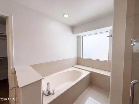 Bath - 3906 E Amberwood Dr, Phoenix, AZ 85048 photo 1 of 4