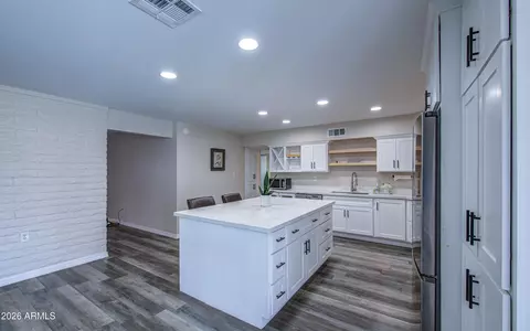 Kitchen - 301 N 87th St, Mesa, AZ 85207 photo 9 of 10