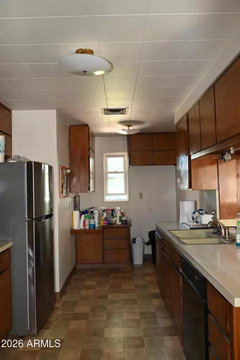 Kitchen - 4018 E Lewis Ave, Phoenix, AZ 85008 photo 1 of 2