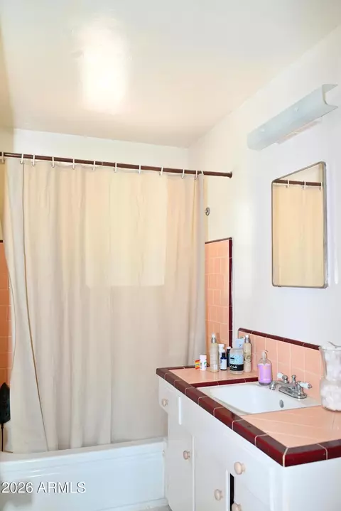 Bath - 4018 E Lewis Ave, Phoenix, AZ 85008 photo 2 of 3