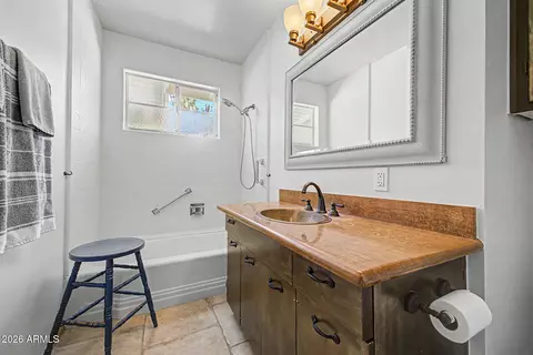 Bath - 4340 E Vermont Ave, Phoenix, AZ 85018 photo 3 of 3