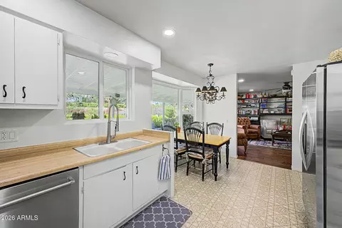 Kitchen - 4340 E Vermont Ave, Phoenix, AZ 85018 photo 3 of 5
