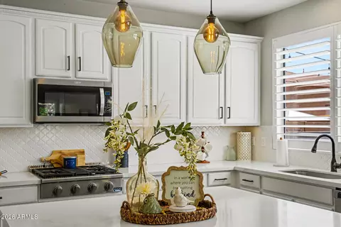 Kitchen - 10215 E Lakeview Ave, Mesa, AZ 85209 photo 5 of 8