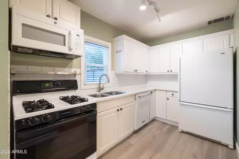 Kitchen - 1244 E Palm Ln, Phoenix, AZ 85006 photo 2 of 5