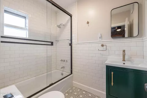 Bath - 1244 E Palm Ln, Phoenix, AZ 85006 photo 1 of 13
